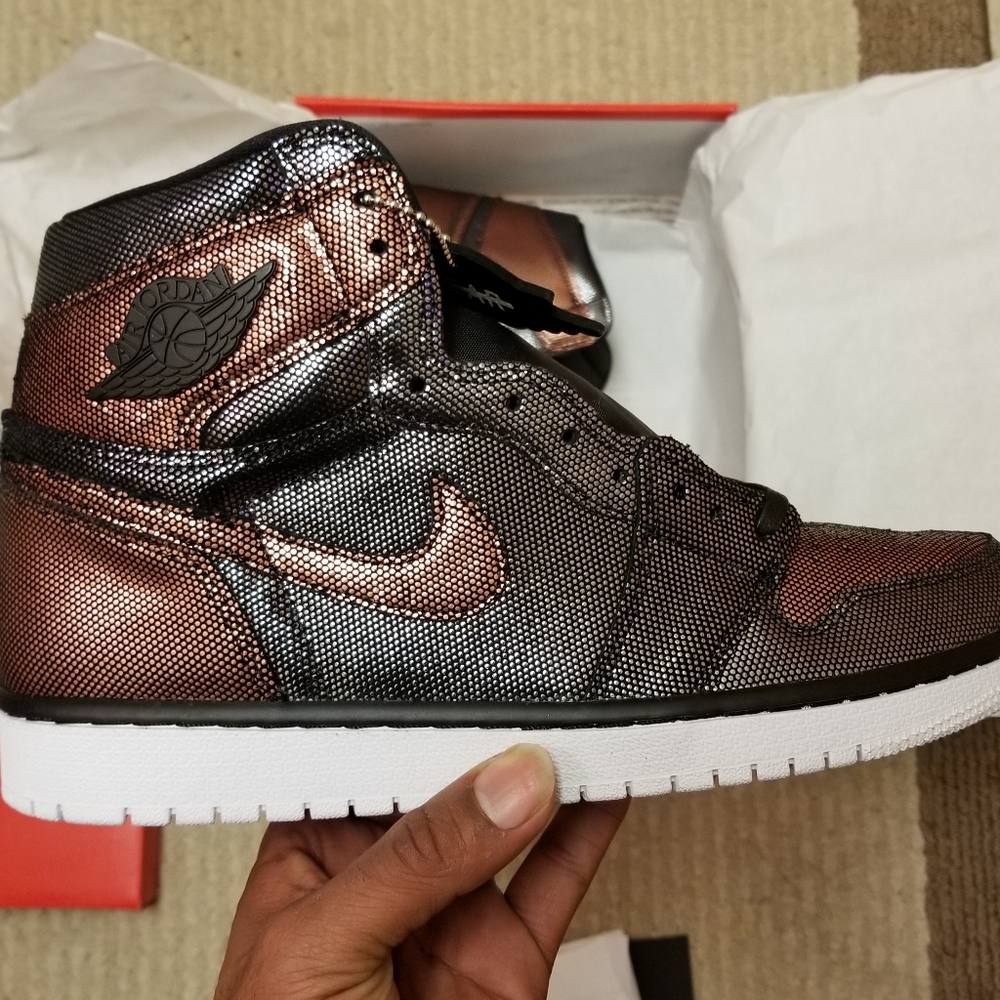 Jordan Retro 1 OG "Fearless" SIZE 9 MENS/10.5 WMNS